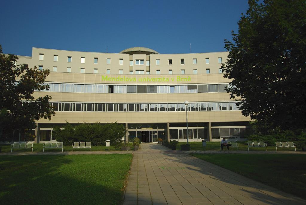 Kolej Akademie Hotel Brno Buitenkant foto