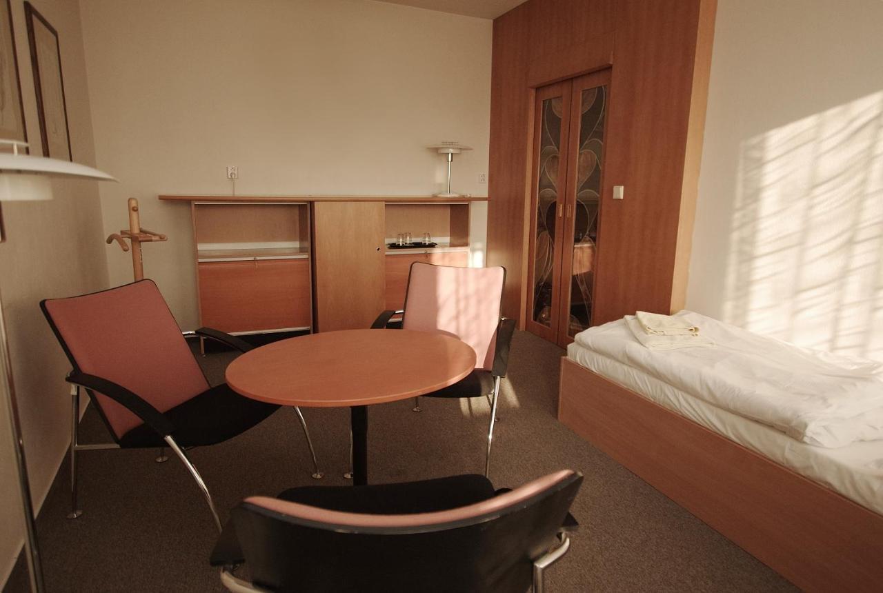 Kolej Akademie Hotel Brno Buitenkant foto